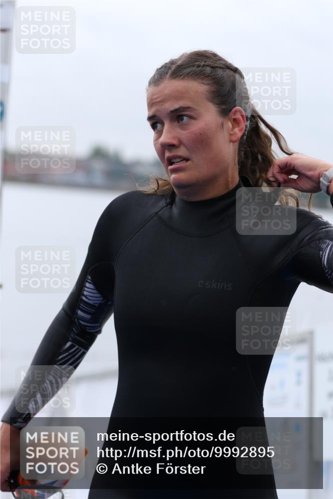 16.08.2026 - KN Förde Triathlon 2026 Antke Förster http://msf.ph/oto/9992895 16.08.2026 09:24:44 Schwimmen 228, 238, 227, 243, 245, 255, 805 meine-sportfotos.de