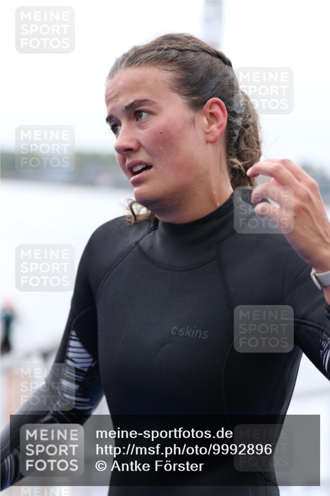 16.08.2026 - KN Förde Triathlon 2026 Antke Förster http://msf.ph/oto/9992896 16.08.2026 09:24:44 Schwimmen 228, 238, 227, 243, 245, 255, 805 meine-sportfotos.de