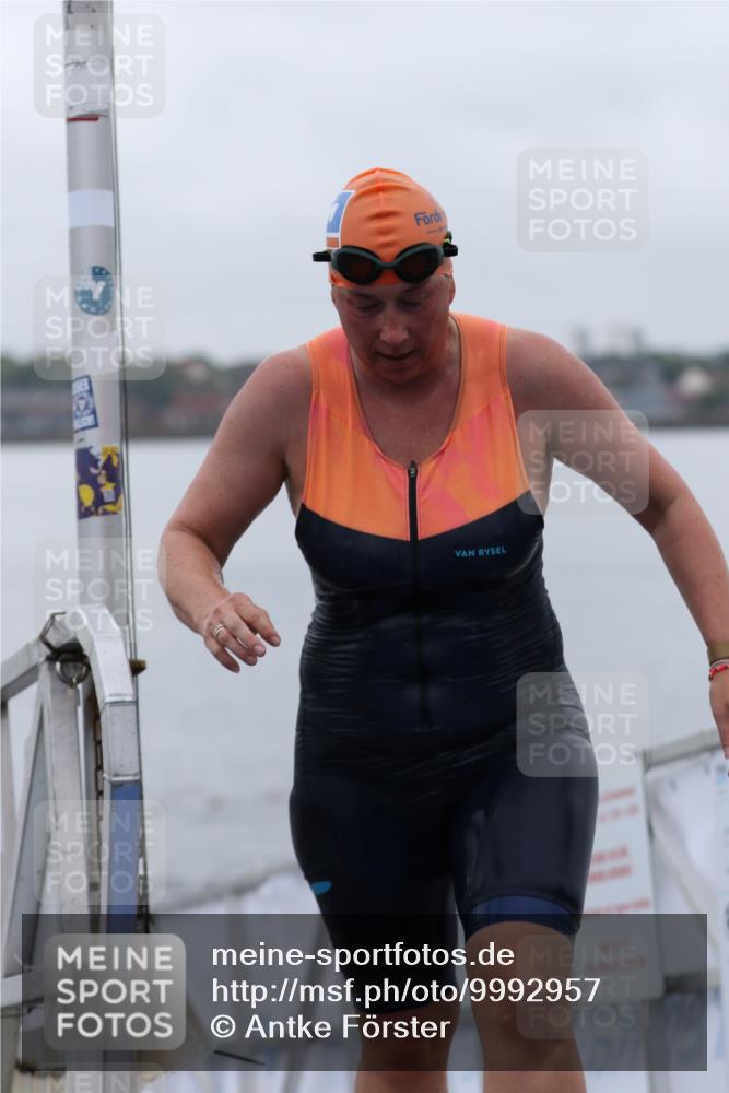 16.08.2026 - KN Förde Triathlon 2026 Antke Förster http://msf.ph/oto/9992957 16.08.2026 09:26:30 Schwimmen 259, 247, 250, 259 meine-sportfotos.de