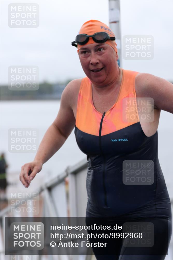16.08.2026 - KN Förde Triathlon 2026 Antke Förster http://msf.ph/oto/9992960 16.08.2026 09:26:31 Schwimmen 259, 247, 250 meine-sportfotos.de