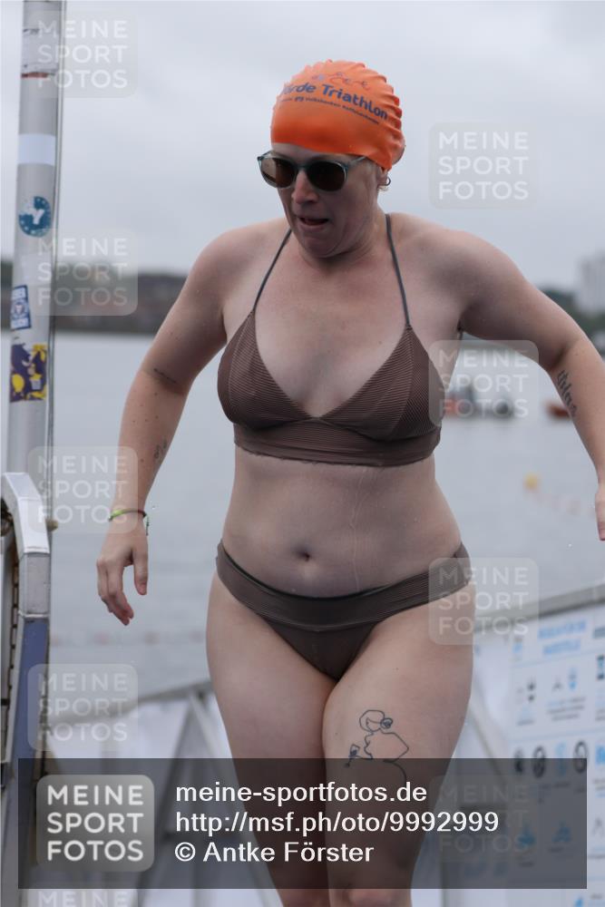 16.08.2026 - KN Förde Triathlon 2026 Antke Förster http://msf.ph/oto/9992999 16.08.2026 09:27:38 Schwimmen 128, 132, 263, 266, 256 meine-sportfotos.de
