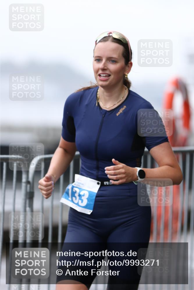 16.08.2026 - KN Förde Triathlon 2026 Antke Förster http://msf.ph/oto/9993271 16.08.2026 10:07:09 Laufen  meine-sportfotos.de