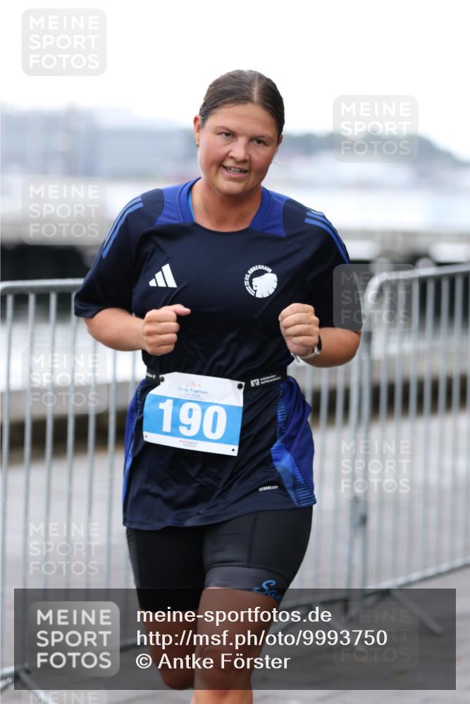 16.08.2026 - KN Förde Triathlon 2026 Antke Förster http://msf.ph/oto/9993750 16.08.2026 10:18:23 Laufen  meine-sportfotos.de