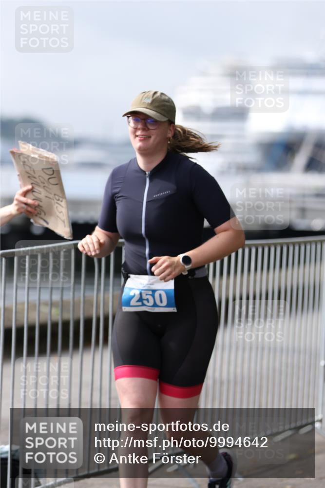 16.08.2026 - KN Förde Triathlon 2026 Antke Förster http://msf.ph/oto/9994642 16.08.2026 10:38:56 Laufen  meine-sportfotos.de