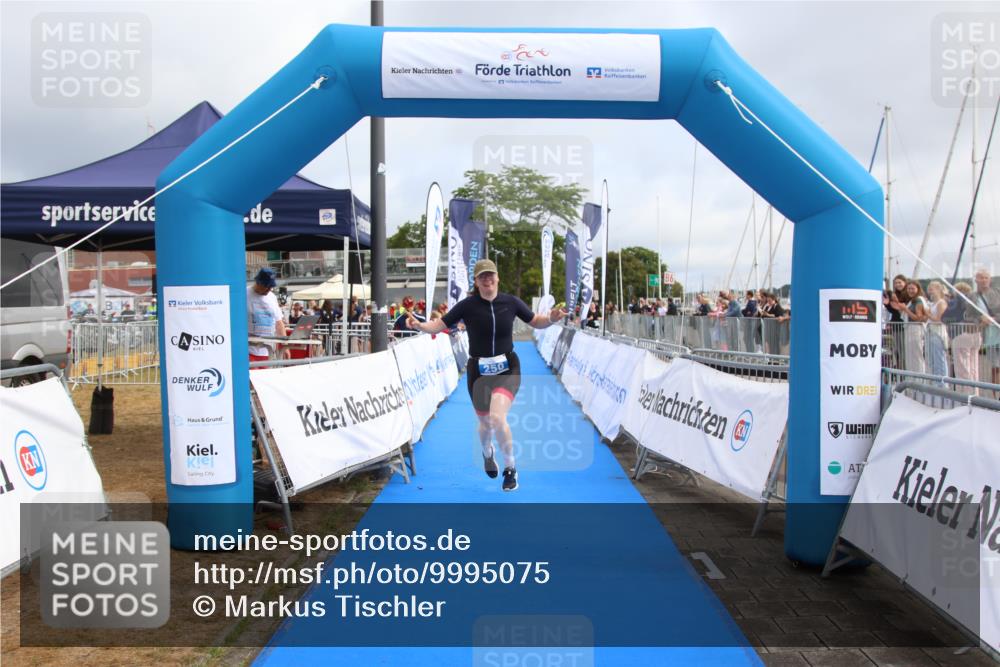 16.08.2026 - KN Förde Triathlon 2026 Markus Tischler http://msf.ph/oto/9995075 16.08.2026 10:50:50 Ziel 250, 250 meine-sportfotos.de