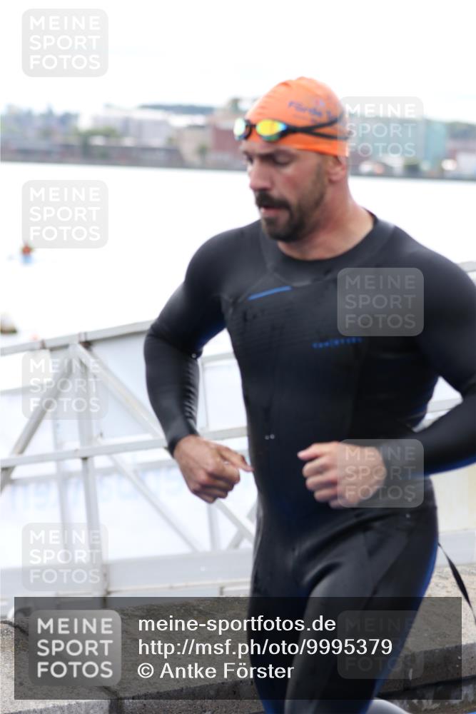 16.08.2026 - KN Förde Triathlon 2026 Antke Förster http://msf.ph/oto/9995379 16.08.2026 10:57:05 Schwimmen 337, 343, 345, 306 meine-sportfotos.de