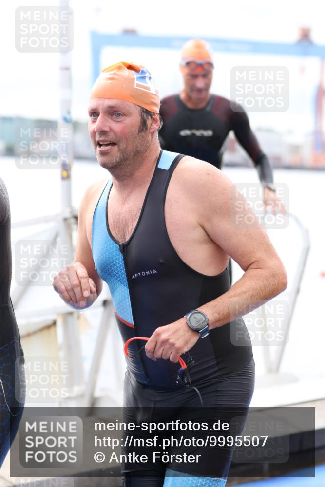 16.08.2026 - KN Förde Triathlon 2026 Antke Förster http://msf.ph/oto/9995507 16.08.2026 11:00:53 Schwimmen 338, 356, 368, 390, 392, 395, 342, 347, 352 meine-sportfotos.de