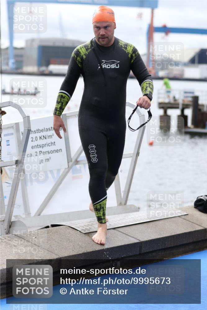 16.08.2026 - KN Förde Triathlon 2026 Antke Förster http://msf.ph/oto/9995673 16.08.2026 11:04:35 Schwimmen 334, 408, 411, 413, 386, 430 meine-sportfotos.de