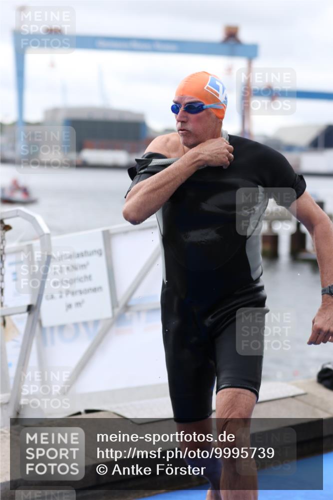 16.08.2026 - KN Förde Triathlon 2026 Antke Förster http://msf.ph/oto/9995739 16.08.2026 11:06:24 Schwimmen 400, 402, 803, 351, 396, 399 meine-sportfotos.de
