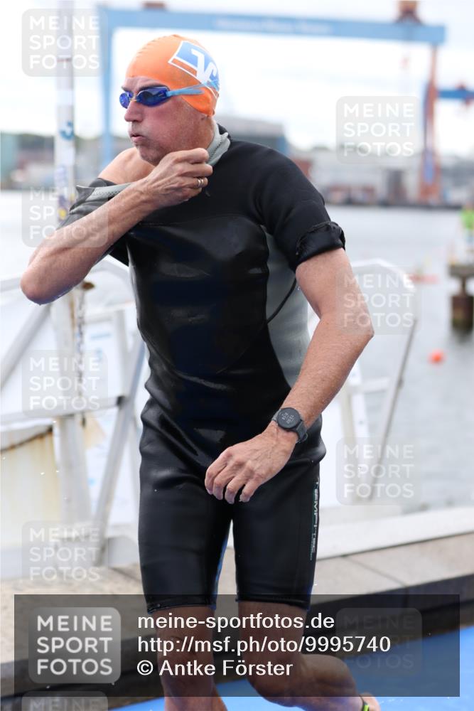 16.08.2026 - KN Förde Triathlon 2026 Antke Förster http://msf.ph/oto/9995740 16.08.2026 11:06:24 Schwimmen 400, 402, 803, 351, 396, 399 meine-sportfotos.de