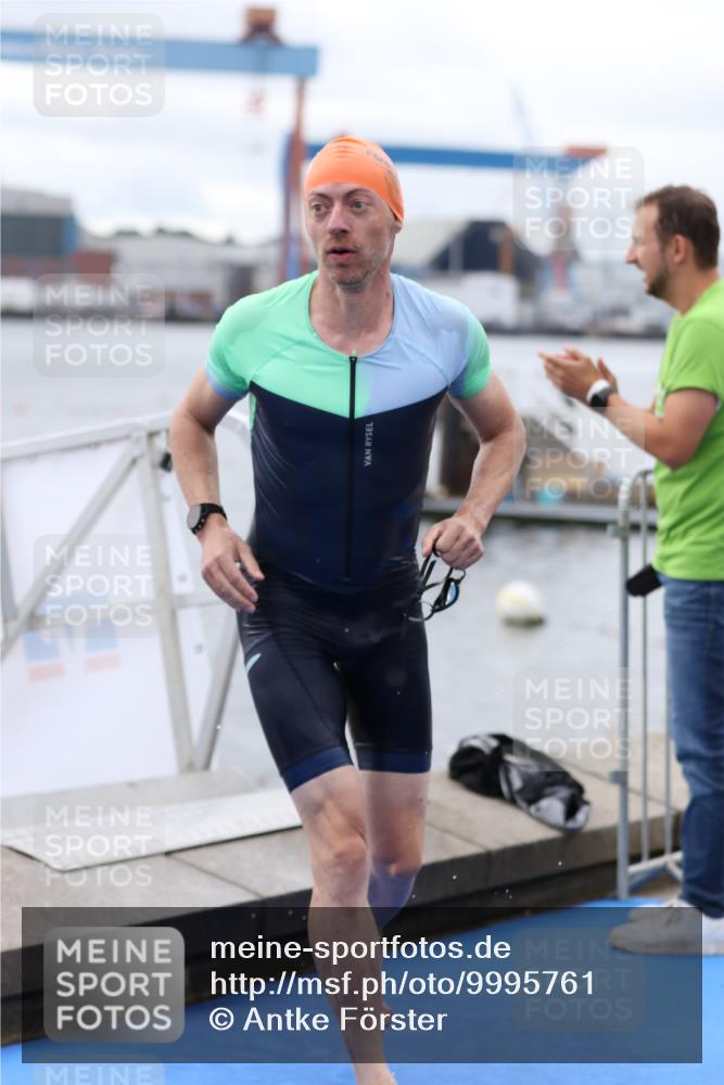 16.08.2026 - KN Förde Triathlon 2026 Antke Förster http://msf.ph/oto/9995761 16.08.2026 11:07:05 Schwimmen 351, 396, 399, 416, 435, 378, 385, 404, 425, 437, 801, 802 meine-sportfotos.de