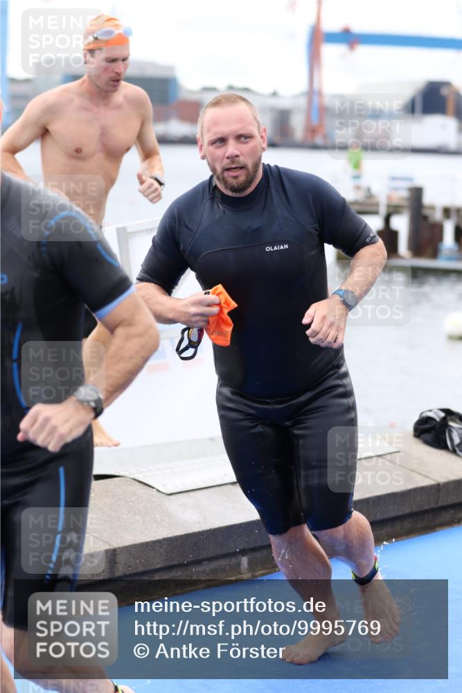 16.08.2026 - KN Förde Triathlon 2026 Antke Förster http://msf.ph/oto/9995769 16.08.2026 11:07:09 Schwimmen 351, 399, 416, 425, 435, 437, 378, 385, 404, 425, 801, 802 meine-sportfotos.de