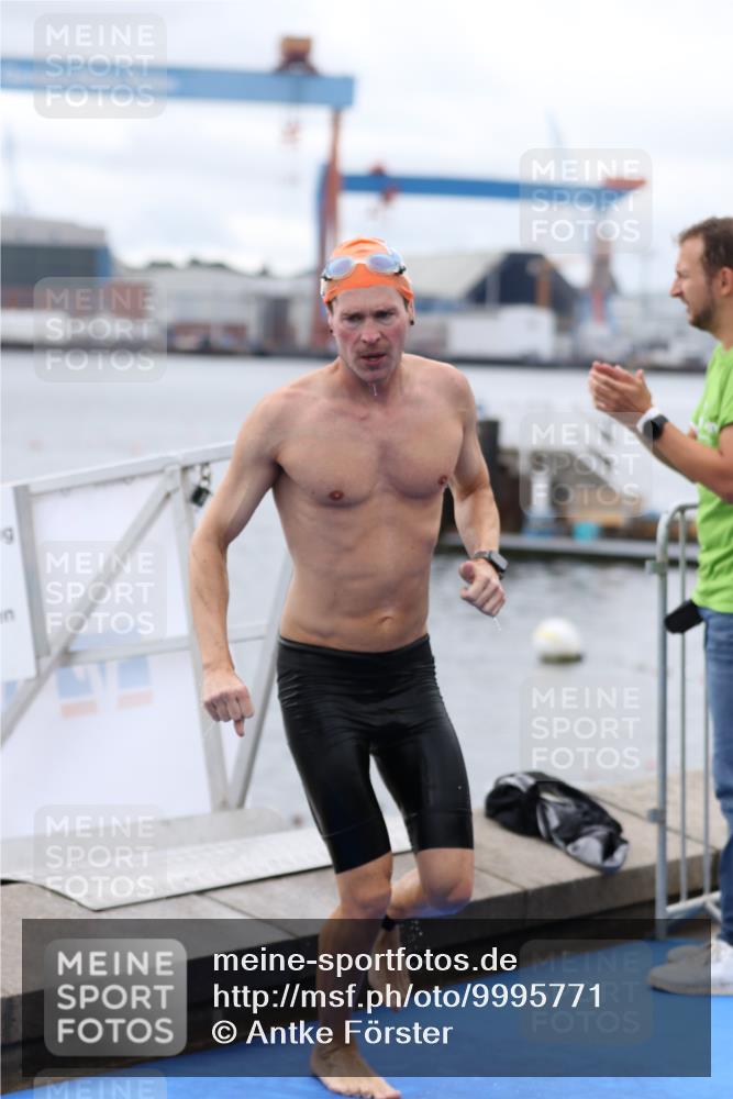 16.08.2026 - KN Förde Triathlon 2026 Antke Förster http://msf.ph/oto/9995771 16.08.2026 11:07:10 Schwimmen 351, 416, 425, 435, 437, 378, 385, 404, 801, 802 meine-sportfotos.de