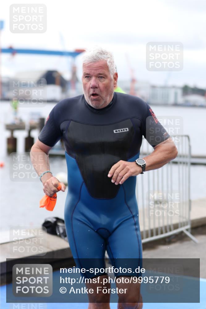 16.08.2026 - KN Förde Triathlon 2026 Antke Förster http://msf.ph/oto/9995779 16.08.2026 11:07:14 Schwimmen 385, 416, 425, 435, 437, 801, 378, 404, 802 meine-sportfotos.de