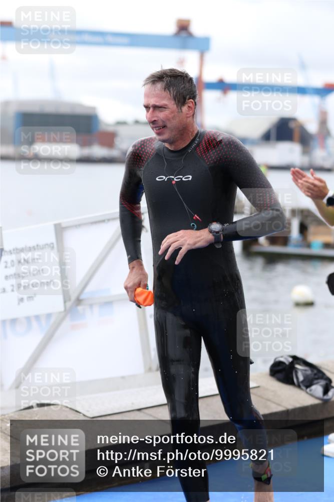 16.08.2026 - KN Förde Triathlon 2026 Antke Förster http://msf.ph/oto/9995821 16.08.2026 11:08:31 Schwimmen 428, 429 meine-sportfotos.de