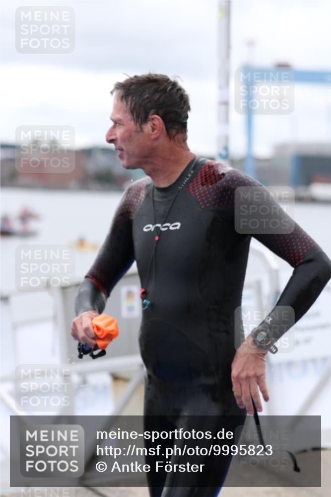 16.08.2026 - KN Förde Triathlon 2026 Antke Förster http://msf.ph/oto/9995823 16.08.2026 11:08:32 Schwimmen 428, 429 meine-sportfotos.de