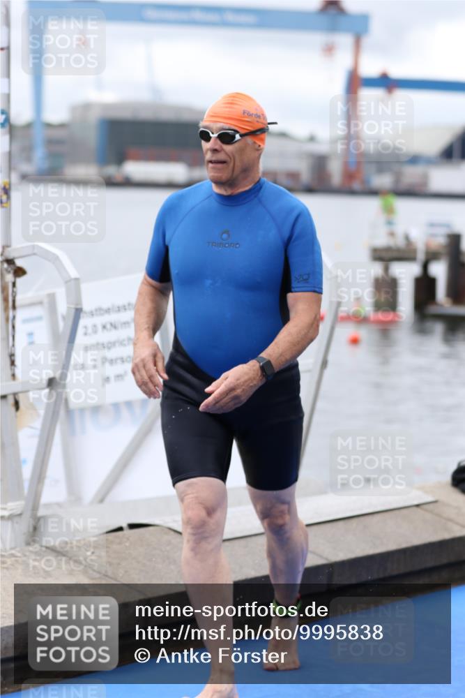 16.08.2026 - KN Förde Triathlon 2026 Antke Förster http://msf.ph/oto/9995838 16.08.2026 11:09:45 Schwimmen 415, 438 meine-sportfotos.de