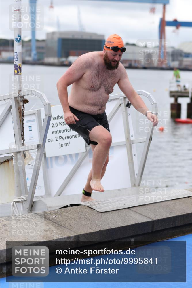 16.08.2026 - KN Förde Triathlon 2026 Antke Förster http://msf.ph/oto/9995841 16.08.2026 11:10:06 Schwimmen 415, 438 meine-sportfotos.de