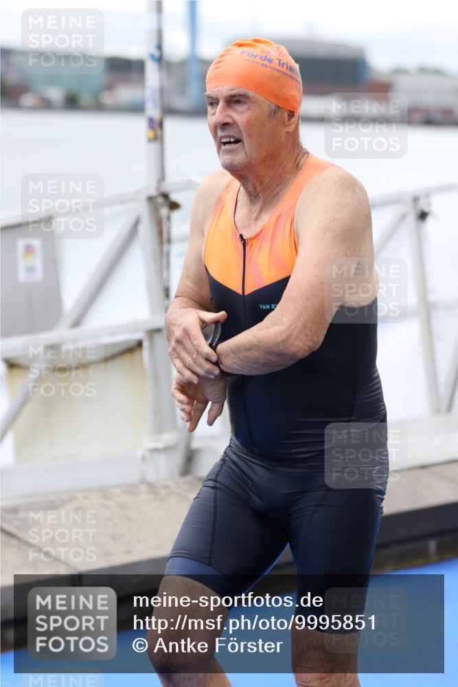 16.08.2026 - KN Förde Triathlon 2026 Antke Förster http://msf.ph/oto/9995851 16.08.2026 11:11:13 Schwimmen 439, 424, 426 meine-sportfotos.de