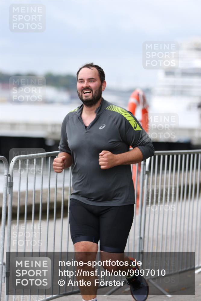 16.08.2026 - KN Förde Triathlon 2026 Antke Förster http://msf.ph/oto/9997010 16.08.2026 12:03:15 Laufen  meine-sportfotos.de