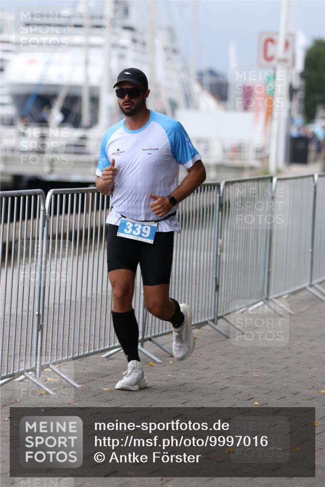 16.08.2026 - KN Förde Triathlon 2026 Antke Förster http://msf.ph/oto/9997016 16.08.2026 12:03:35 Laufen  meine-sportfotos.de