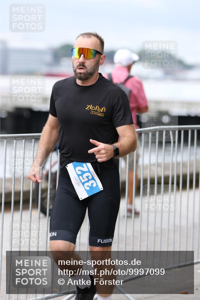 16.08.2026 - KN Förde Triathlon 2026 Antke Förster http://msf.ph/oto/9997099 16.08.2026 12:05:26 Laufen  meine-sportfotos.de