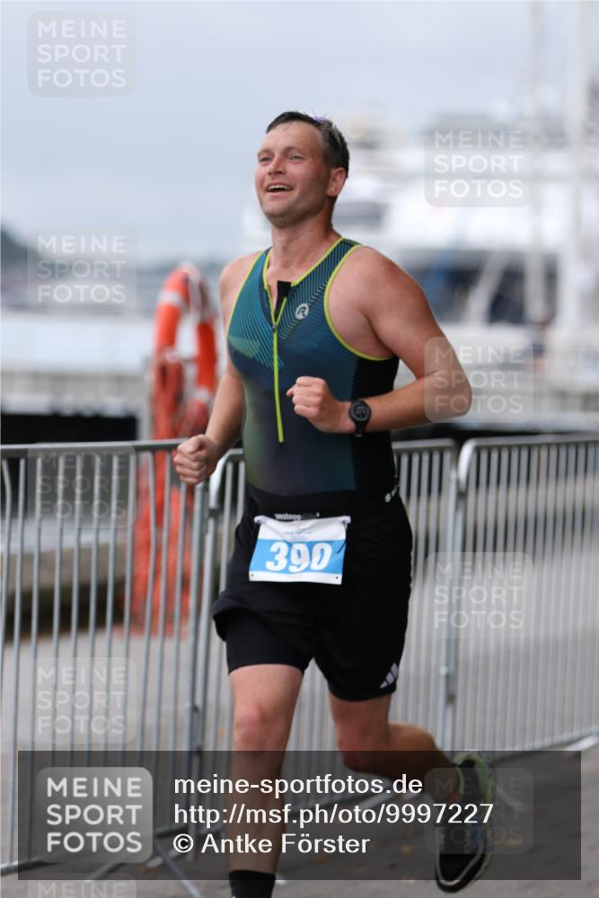 16.08.2026 - KN Förde Triathlon 2026 Antke Förster http://msf.ph/oto/9997227 16.08.2026 12:07:52 Laufen  meine-sportfotos.de