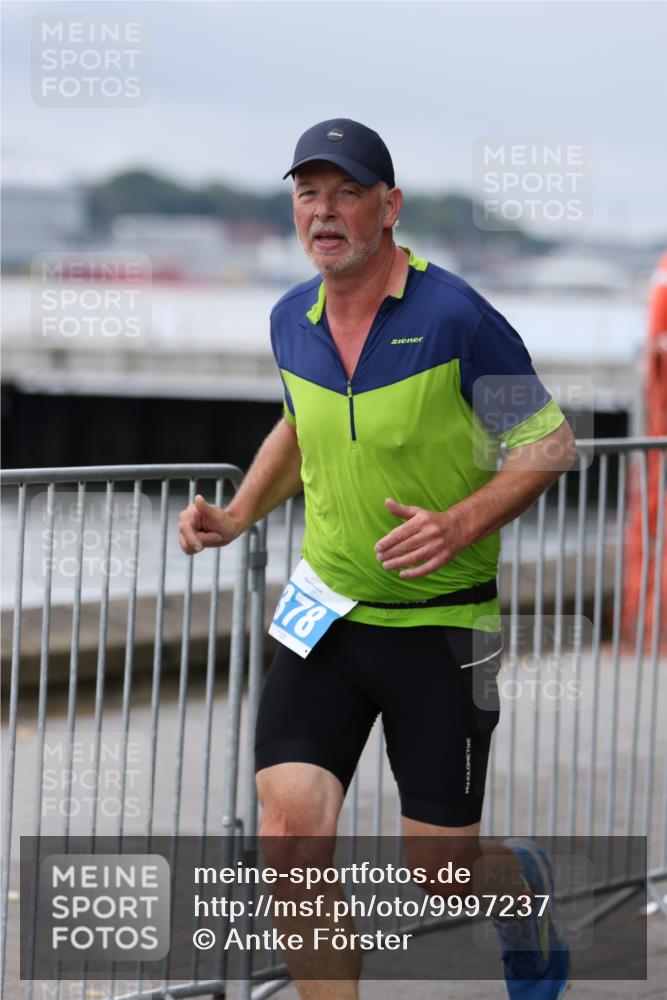 16.08.2026 - KN Förde Triathlon 2026 Antke Förster http://msf.ph/oto/9997237 16.08.2026 12:08:04 Laufen  meine-sportfotos.de