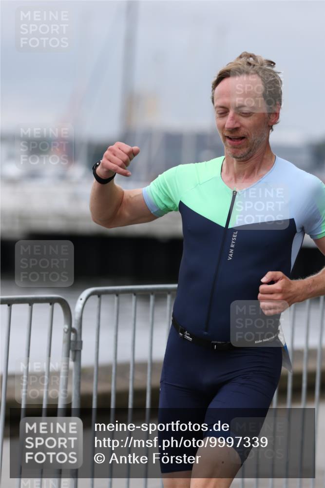 16.08.2026 - KN Förde Triathlon 2026 Antke Förster http://msf.ph/oto/9997339 16.08.2026 12:10:06 Laufen  meine-sportfotos.de