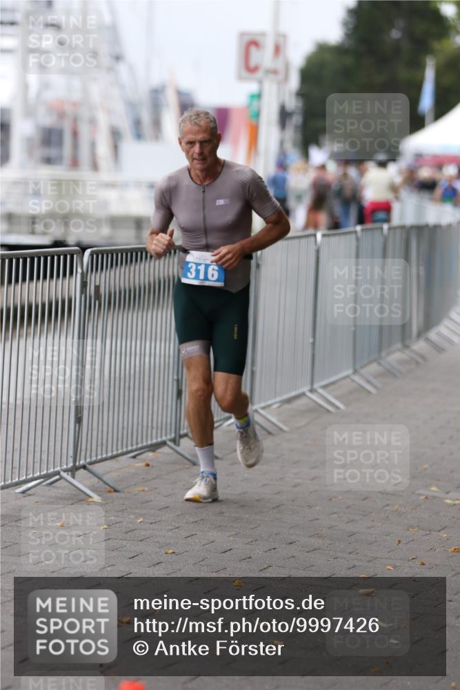 16.08.2026 - KN Förde Triathlon 2026 Antke Förster http://msf.ph/oto/9997426 16.08.2026 12:12:46 Laufen  meine-sportfotos.de