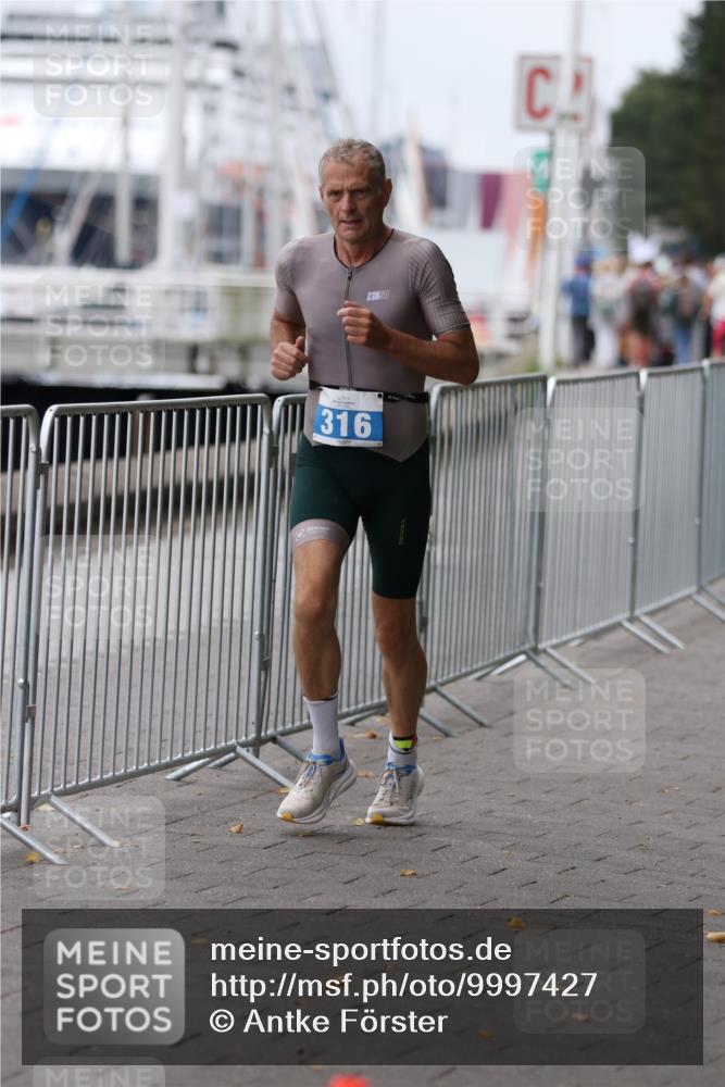 16.08.2026 - KN Förde Triathlon 2026 Antke Förster http://msf.ph/oto/9997427 16.08.2026 12:12:46 Laufen  meine-sportfotos.de