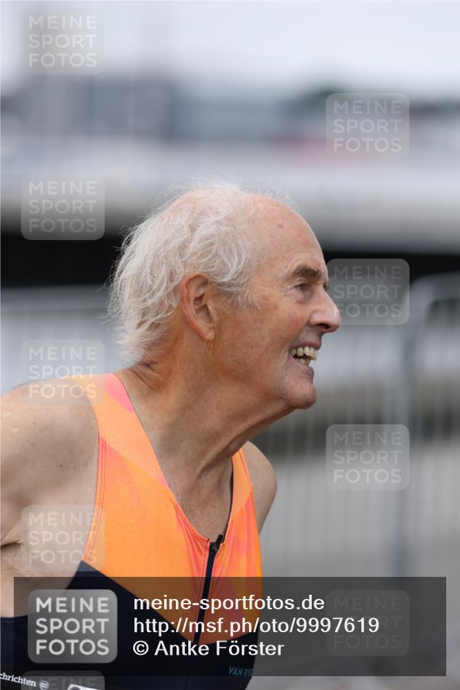 16.08.2026 - KN Förde Triathlon 2026 Antke Förster http://msf.ph/oto/9997619 16.08.2026 12:17:54 Laufen  meine-sportfotos.de