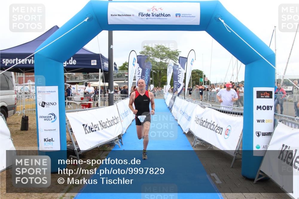 16.08.2026 - KN Förde Triathlon 2026 Markus Tischler http://msf.ph/oto/9997829 16.08.2026 12:02:08 Ziel 325, 325 meine-sportfotos.de