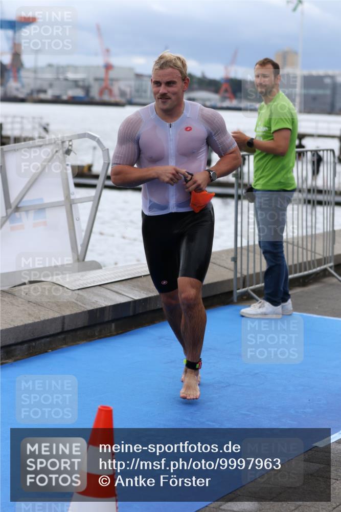 16.08.2026 - KN Förde Triathlon 2026 Antke Förster http://msf.ph/oto/9997963 16.08.2026 12:41:59 Schwimmen 511, 520, 524, 527, 542, 590 meine-sportfotos.de