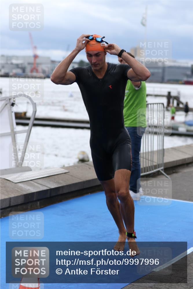16.08.2026 - KN Förde Triathlon 2026 Antke Förster http://msf.ph/oto/9997996 16.08.2026 12:42:53 Schwimmen 530, 538, 525 meine-sportfotos.de
