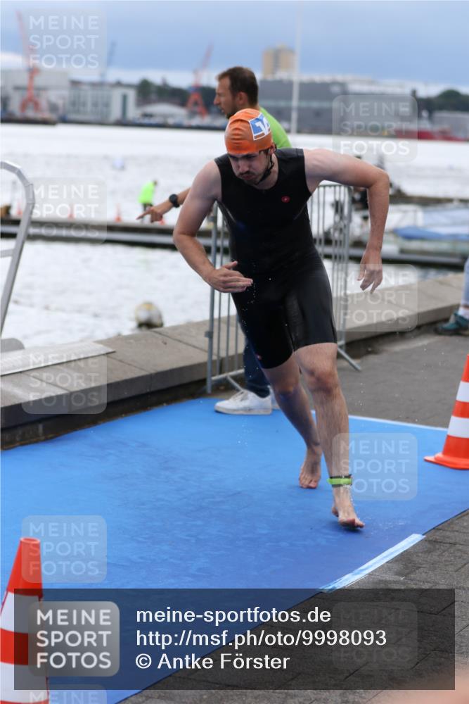 16.08.2026 - KN Förde Triathlon 2026 Antke Förster http://msf.ph/oto/9998093 16.08.2026 12:46:07 Schwimmen 515, 557, 561, 562, 580, 517, 535, 555, 569, 571, 701, 710 meine-sportfotos.de
