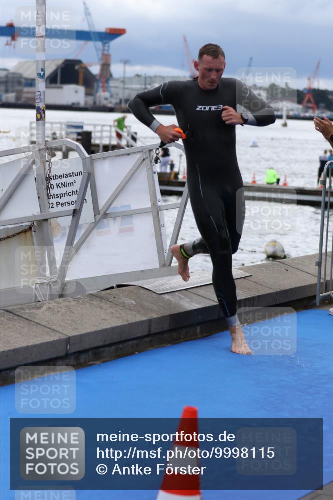 16.08.2026 - KN Förde Triathlon 2026 Antke Förster http://msf.ph/oto/9998115 16.08.2026 12:46:49 Schwimmen 566, 703, 710, 566, 585, 591, 708 meine-sportfotos.de