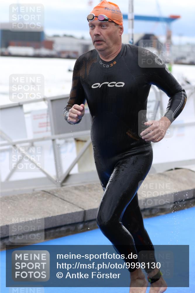 16.08.2026 - KN Förde Triathlon 2026 Antke Förster http://msf.ph/oto/9998130 16.08.2026 12:47:01 Schwimmen 566, 585, 591, 703, 708, 705 meine-sportfotos.de