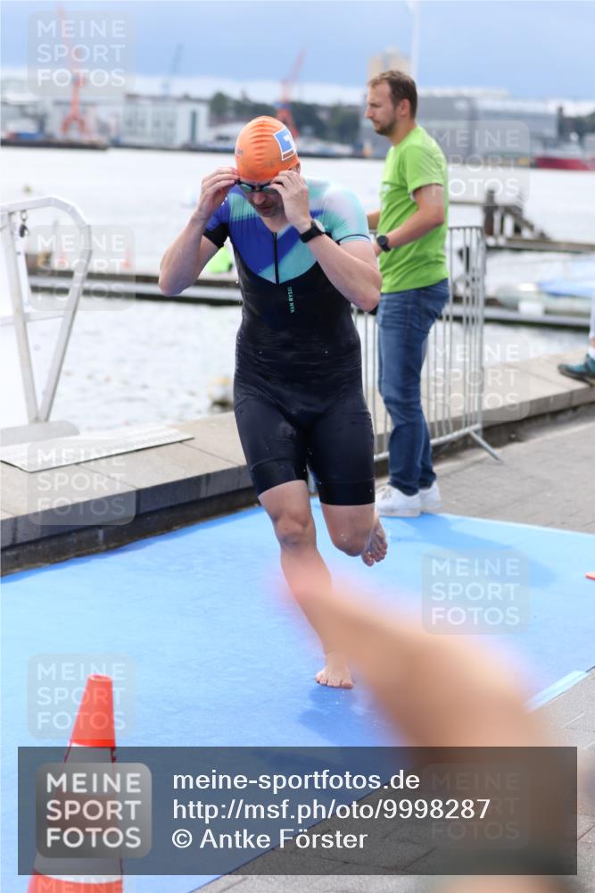 16.08.2026 - KN Förde Triathlon 2026 Antke Förster http://msf.ph/oto/9998287 16.08.2026 12:51:45 Schwimmen 594, 725, 745, 746 meine-sportfotos.de