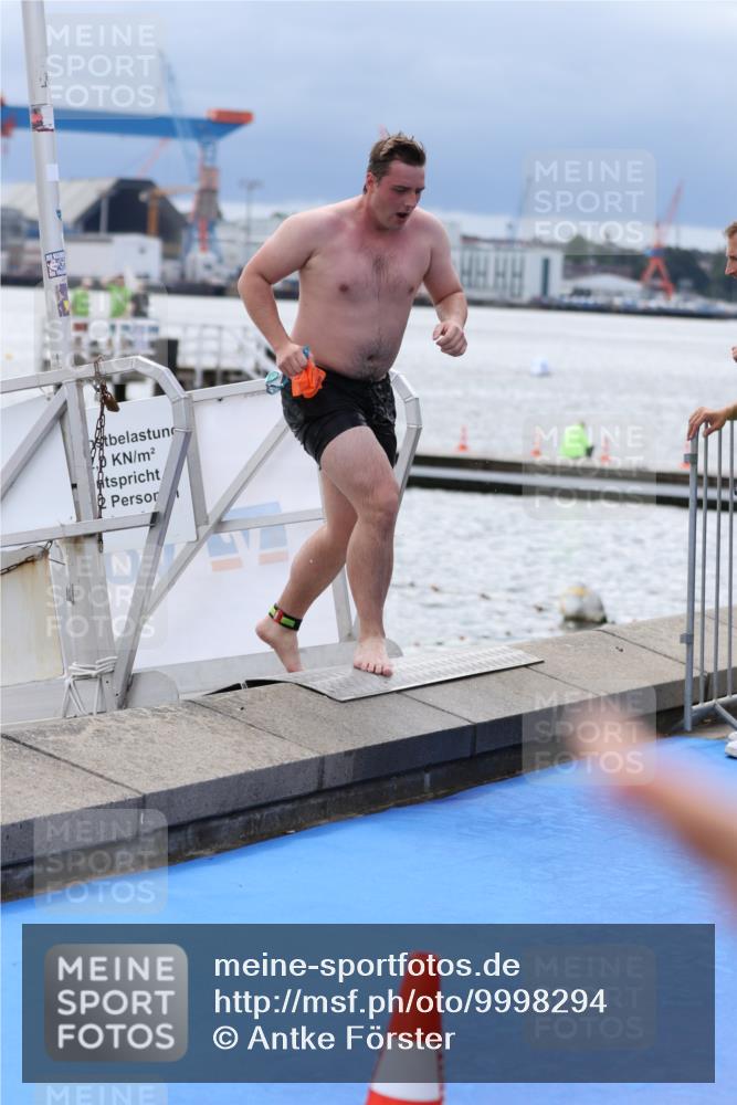 16.08.2026 - KN Förde Triathlon 2026 Antke Förster http://msf.ph/oto/9998294 16.08.2026 12:52:03 Schwimmen 594, 745, 746 meine-sportfotos.de