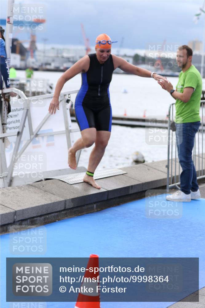 16.08.2026 - KN Förde Triathlon 2026 Antke Förster http://msf.ph/oto/9998364 16.08.2026 12:54:36 Schwimmen 734, 736 meine-sportfotos.de