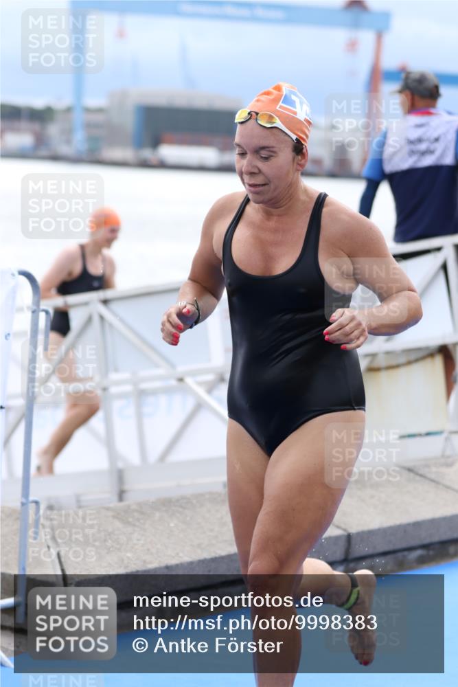 16.08.2026 - KN Förde Triathlon 2026 Antke Förster http://msf.ph/oto/9998383 16.08.2026 12:55:31 Schwimmen 747, 726, 732, 738, 739 meine-sportfotos.de