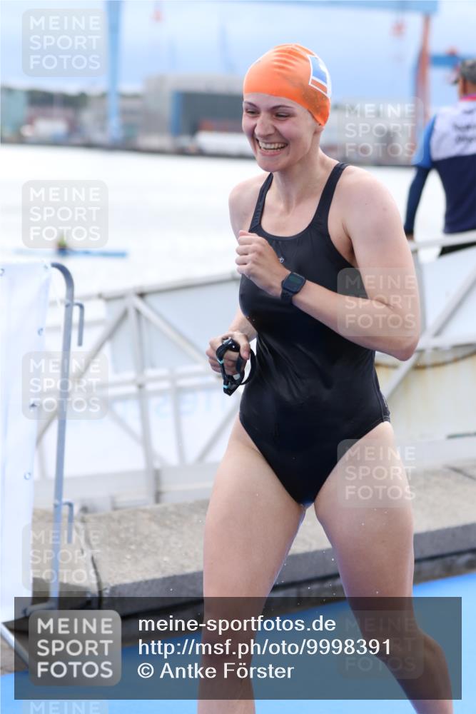 16.08.2026 - KN Förde Triathlon 2026 Antke Förster http://msf.ph/oto/9998391 16.08.2026 12:55:36 Schwimmen 738, 747, 726, 732, 739 meine-sportfotos.de