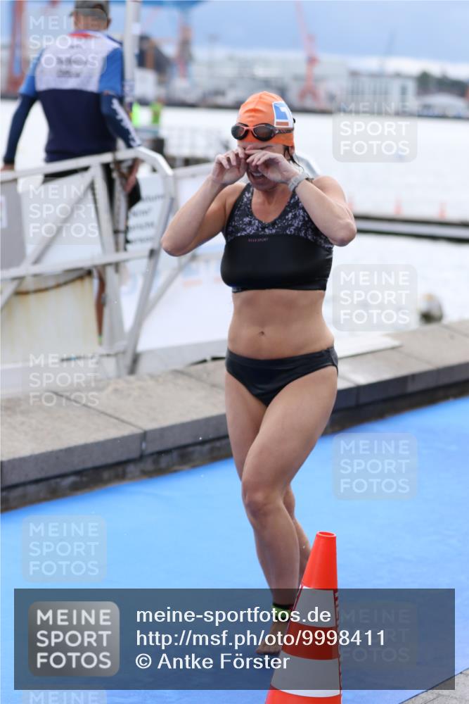 16.08.2026 - KN Förde Triathlon 2026 Antke Förster http://msf.ph/oto/9998411 16.08.2026 12:56:00 Schwimmen 726, 732, 739 meine-sportfotos.de