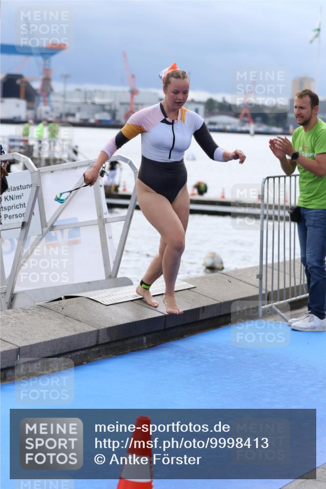 16.08.2026 - KN Förde Triathlon 2026 Antke Förster http://msf.ph/oto/9998413 16.08.2026 12:56:33 Schwimmen 717, 742 meine-sportfotos.de
