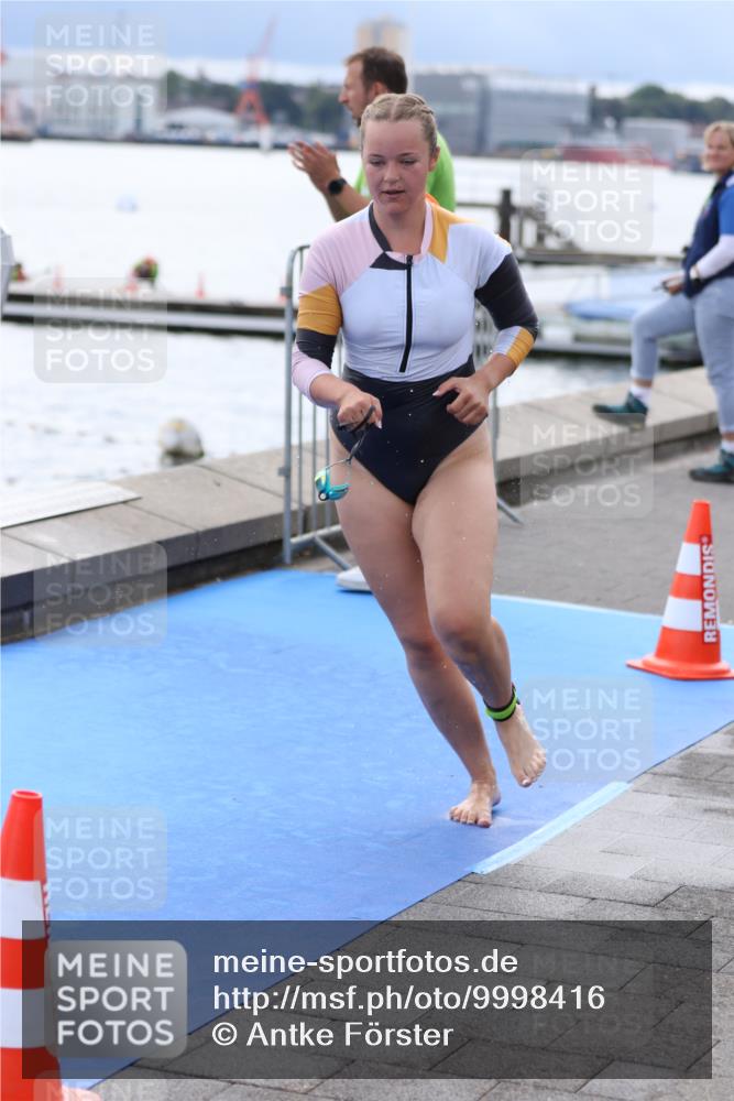 16.08.2026 - KN Förde Triathlon 2026 Antke Förster http://msf.ph/oto/9998416 16.08.2026 12:56:33 Schwimmen 717, 742 meine-sportfotos.de