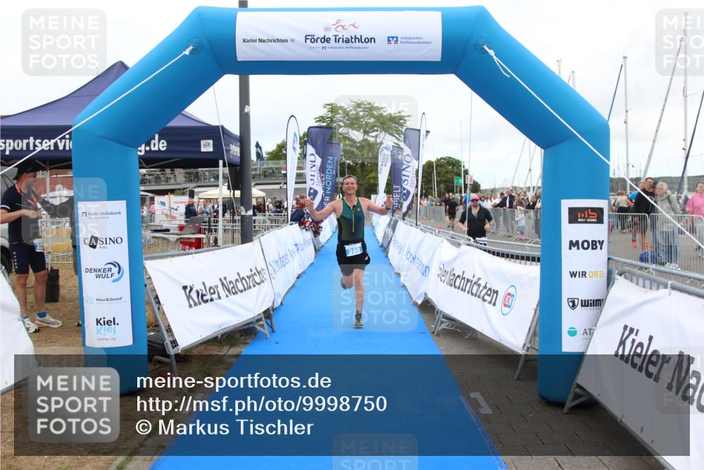 16.08.2026 - KN Förde Triathlon 2026 Markus Tischler http://msf.ph/oto/9998750 16.08.2026 12:08:42 Ziel 390, 390 meine-sportfotos.de