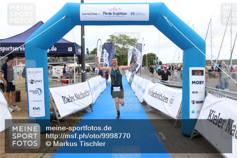 16.08.2026 - KN Förde Triathlon 2026 Markus Tischler http://msf.ph/oto/9998770 16.08.2026 12:08:42 Ziel 390, 390 meine-sportfotos.de