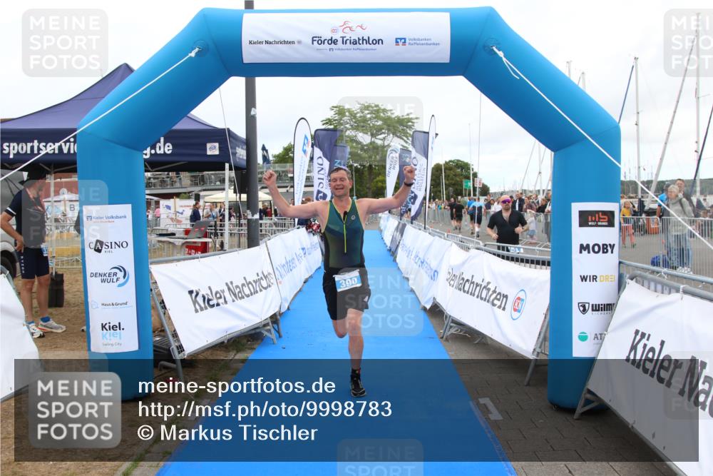 16.08.2026 - KN Förde Triathlon 2026 Markus Tischler http://msf.ph/oto/9998783 16.08.2026 12:08:42 Ziel 390, 390 meine-sportfotos.de