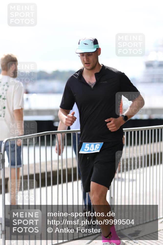 16.08.2026 - KN Förde Triathlon 2026 Antke Förster http://msf.ph/oto/9999504 16.08.2026 13:48:08 Laufen  meine-sportfotos.de